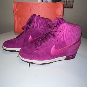 Like NEW pink Nike wedge sneaker